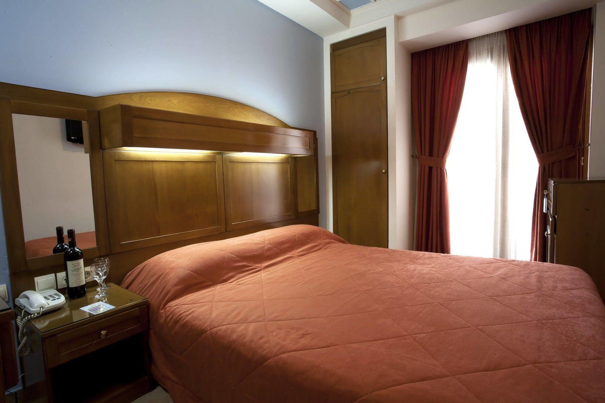 Hotel Katerina Athena Bagian luar foto