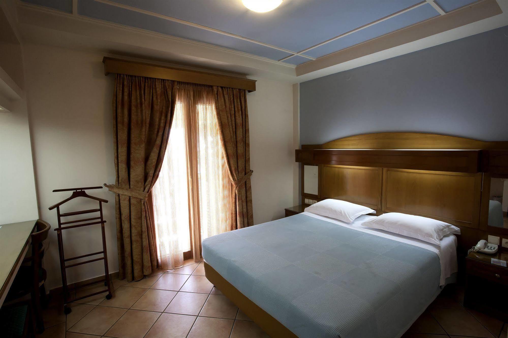 Hotel Katerina Athena Bagian luar foto